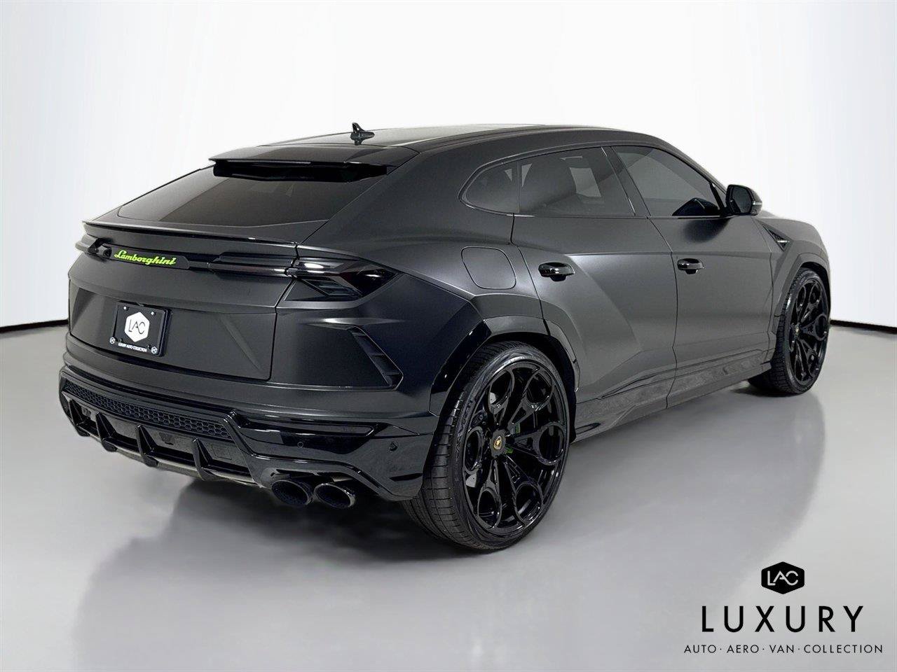 Used 2022 Lamborghini Urus AWD/4WD image 5