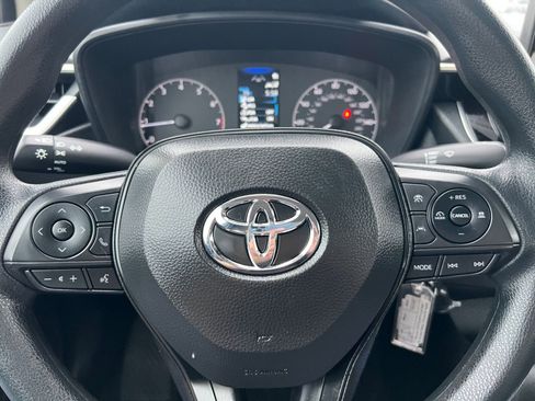 Used 2025 Toyota Corolla LE image 25