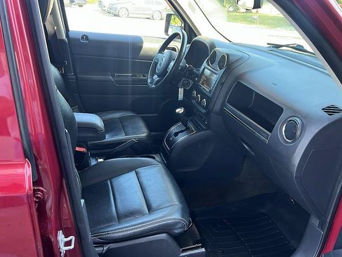 Used 2017 Jeep Patriot High Altitude AWD/4WD image 32
