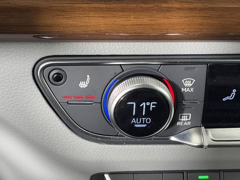 Used 2023 Audi Q5 e Premium Plus w/ Premium Plus Package image 25