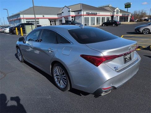 Used 2019 Toyota Avalon Limited image 5