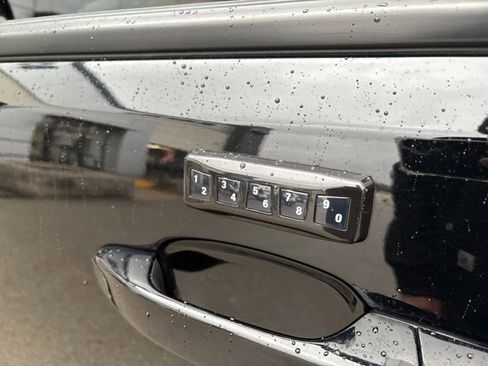 Used 2022 Chevrolet Colorado Z71 image 13