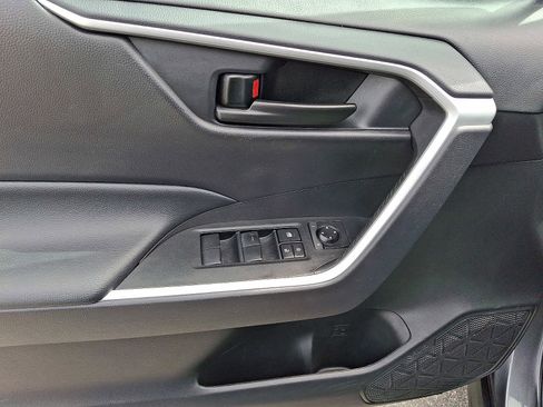 Used 2021 Toyota RAV4 LE FWD image 12