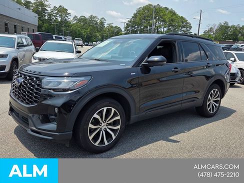 Used 2025 Ford Explorer ST-Line AWD/4WD image 3