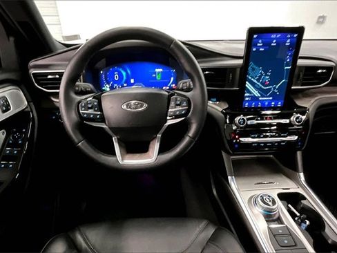 Used 2024 Ford Explorer Platinum w/ Technology Package image 5