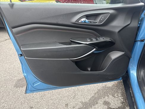 Used 2025 Chevrolet Trax RS w/ Sunroof Package FWD image 16