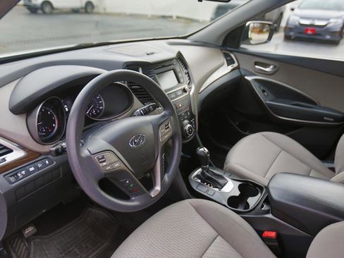 Used 2017 Hyundai Santa Fe Sport image 4