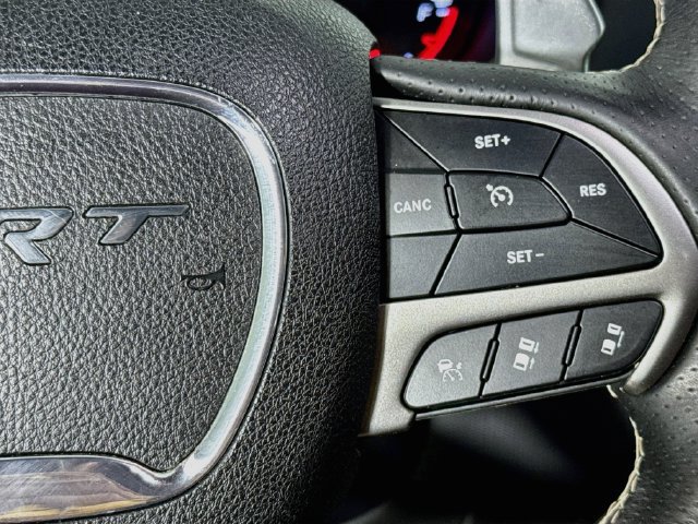 Used 2018 Dodge Durango SRT w/ Technology Group AWD/4WD image 10