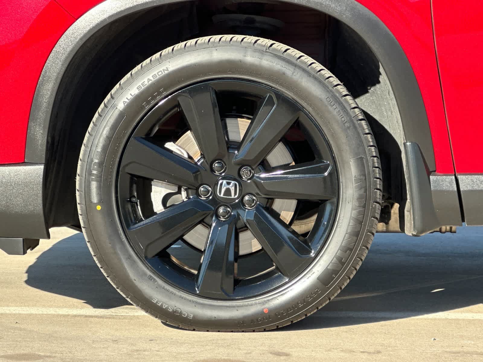 Used 2025 Honda Pilot Black Edition image 28
