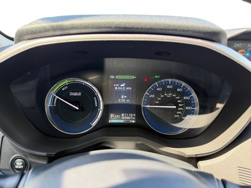 Used 2019 Subaru Crosstrek Hybrid w/ Moonroof Package w/Navigation AWD/4WD image 11