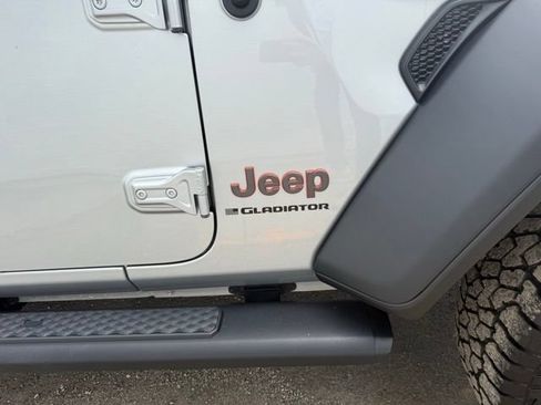 Used 2023 Jeep Gladiator Mojave w/ LED Lighting Group AWD/4WD image 5