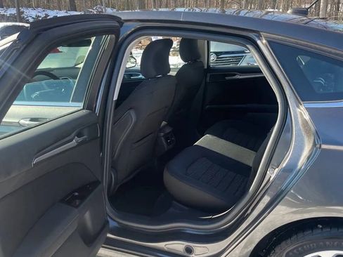 Used 2016 Ford Fusion SE image 4