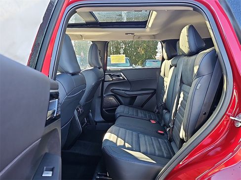 New 2026 Mitsubishi Outlander SE image 6