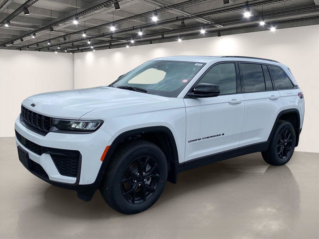 New 2026 Jeep Grand Cherokee Altitude AWD/4WD image 2