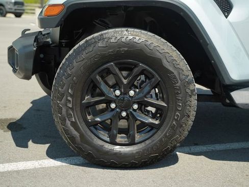 Used 2023 Jeep Gladiator Sport AWD/4WD image 11