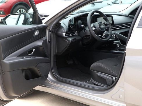 Used 2024 Hyundai Elantra SEL image 11