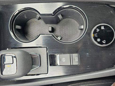 Used 2023 Nissan Rogue SV image 27