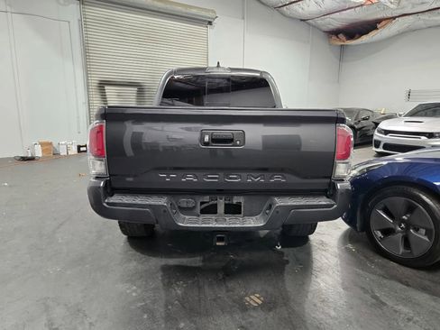 Used 2020 Toyota Tacoma TRD Sport w/ Technology Package image 3