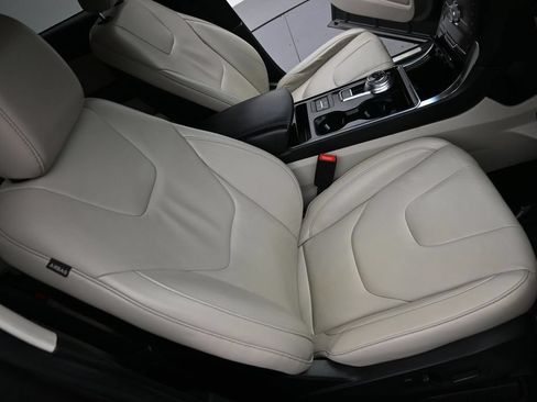 Used 2020 Ford Edge Titanium AWD/4WD image 19
