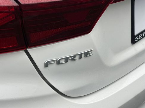 Used 2022 Kia Forte LXS w/ LXS Technology Package image 20