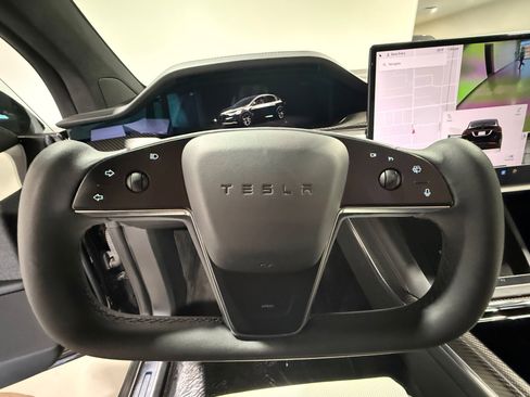 Used 2022 Tesla Model X Plaid image 34
