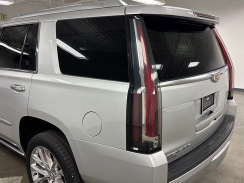 Used 2020 Cadillac Escalade Premium Luxury AWD/4WD image 15