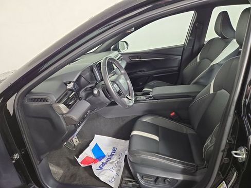 Used 2025 Toyota Camry SE image 11