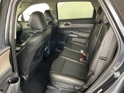 Used 2023 Kia Sorento S AWD/4WD image 16