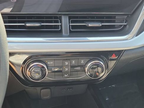 Used 2024 Chevrolet Trax LT FWD image 12