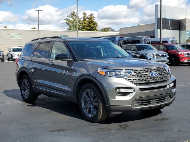 Certified 2023 Ford Explorer XLT w/ Equipment Group 202A AWD/4WD image 2