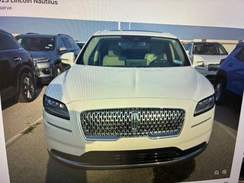 Used 2023 Lincoln Nautilus Reserve AWD/4WD image 5