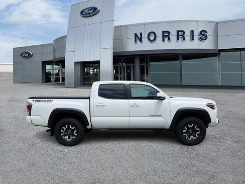 Used 2022 Toyota Tacoma TRD Off-Road w/ Technology Package AWD/4WD image 5