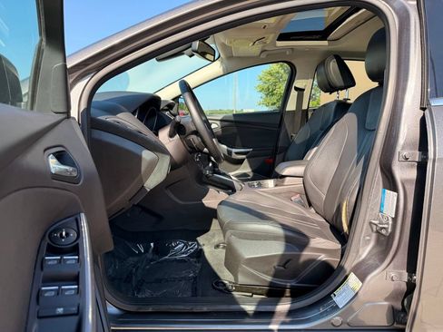 Used 2012 Ford Focus Titanium FWD image 25