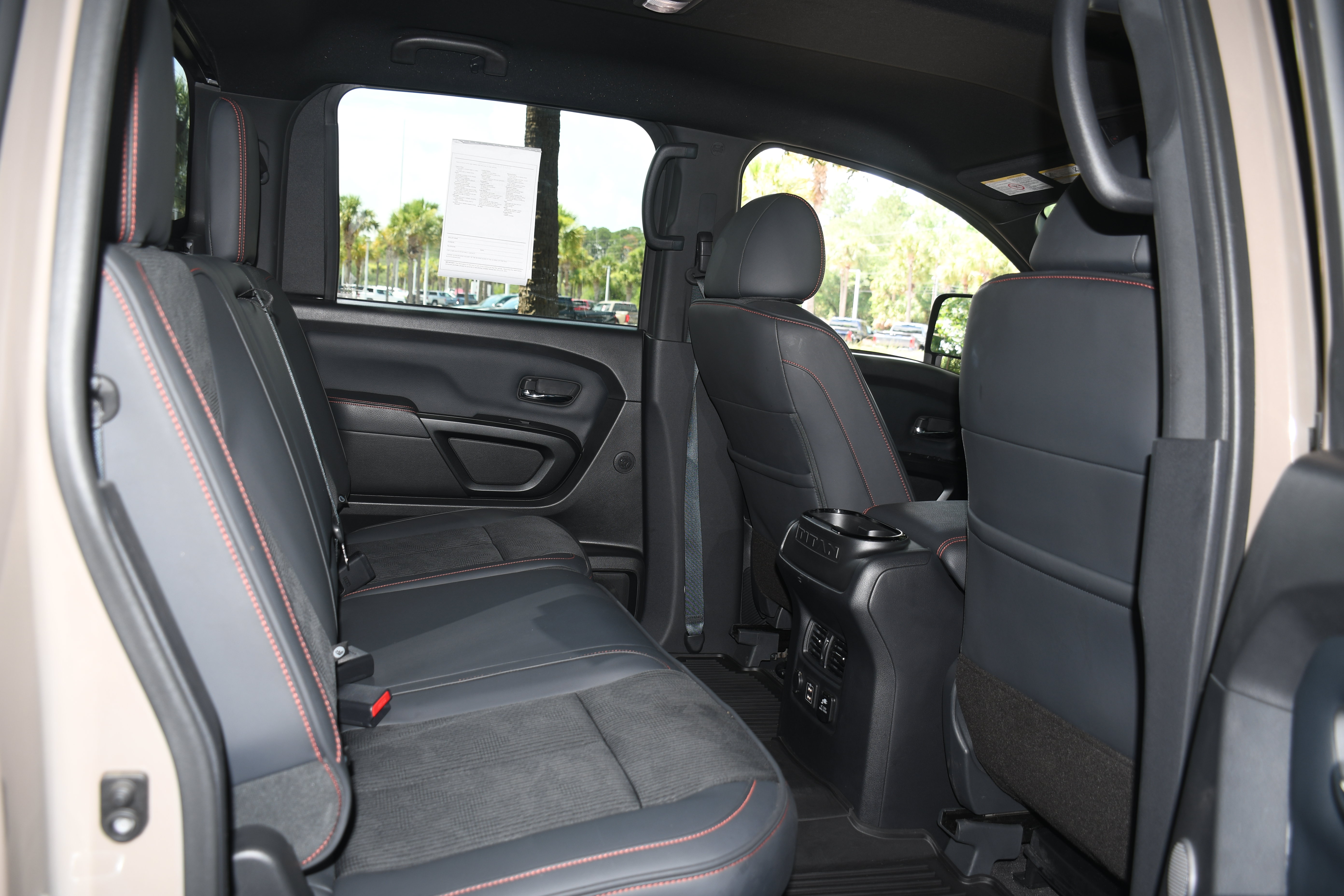 Used 2024 Nissan Titan PRO-4X AWD/4WD image 17
