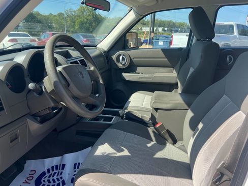 Used 2008 Dodge Nitro SXT image 6