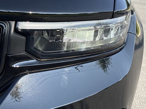 Certified 2023 Jeep Grand Cherokee Limited w/ Black Appearance Package AWD/4WD image 11