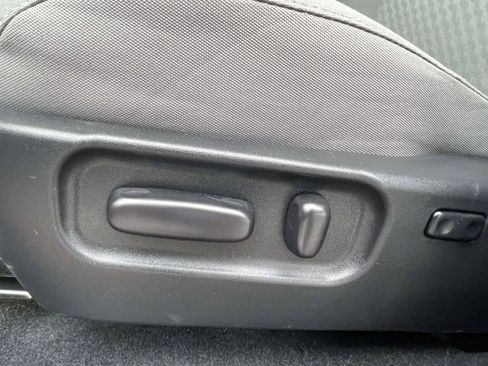 Used 2022 Toyota Tacoma SR5 RWD image 17