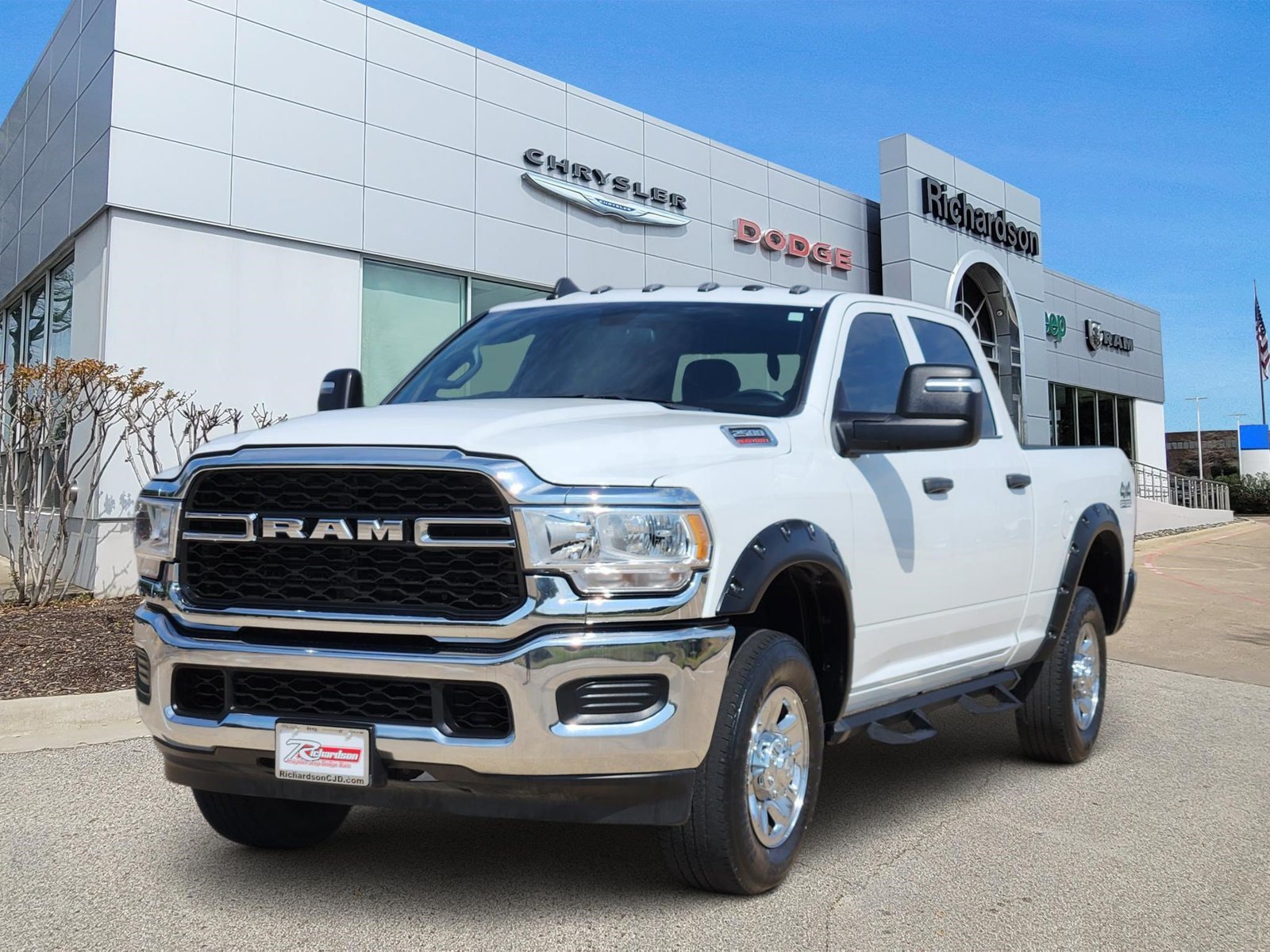 Used 2024 RAM 2500 Tradesman w/ Chrome Appearance Group AWD/4WD image 2