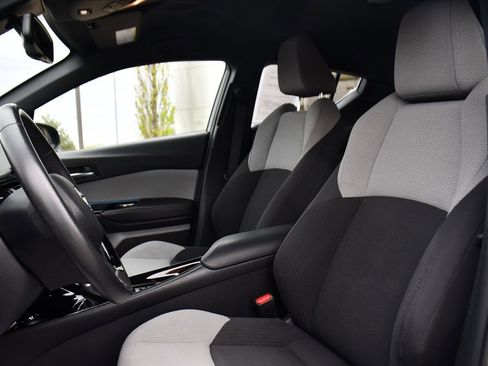 Used 2019 Toyota C-HR XLE FWD image 12