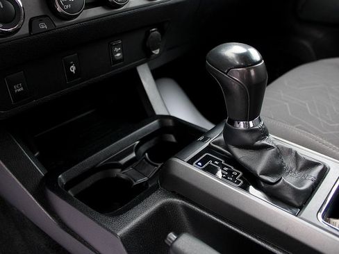 Used 2019 Toyota Tacoma TRD Sport image 12