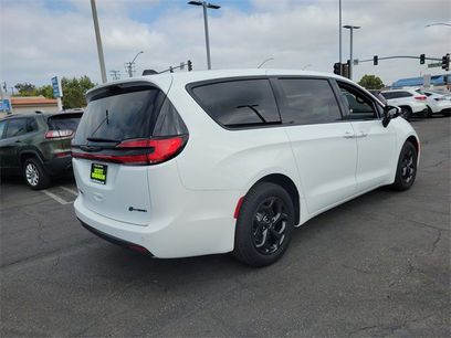New 2023 Chrysler Pacifica Touring-L w/ S Appearance Package