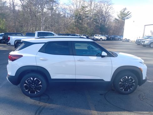 Used 2023 Chevrolet TrailBlazer LT image 2