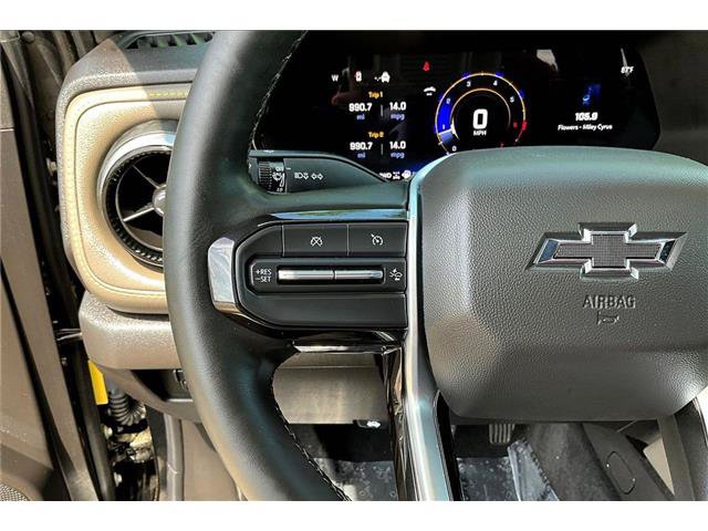 Used 2025 Chevrolet Colorado ZR2 w/ Technology Package AWD/4WD image 14