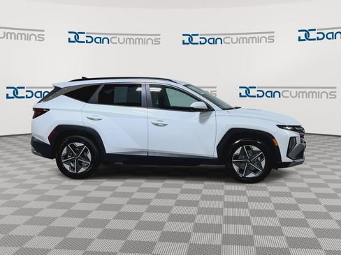 Used 2025 Hyundai Tucson SEL FWD image 2