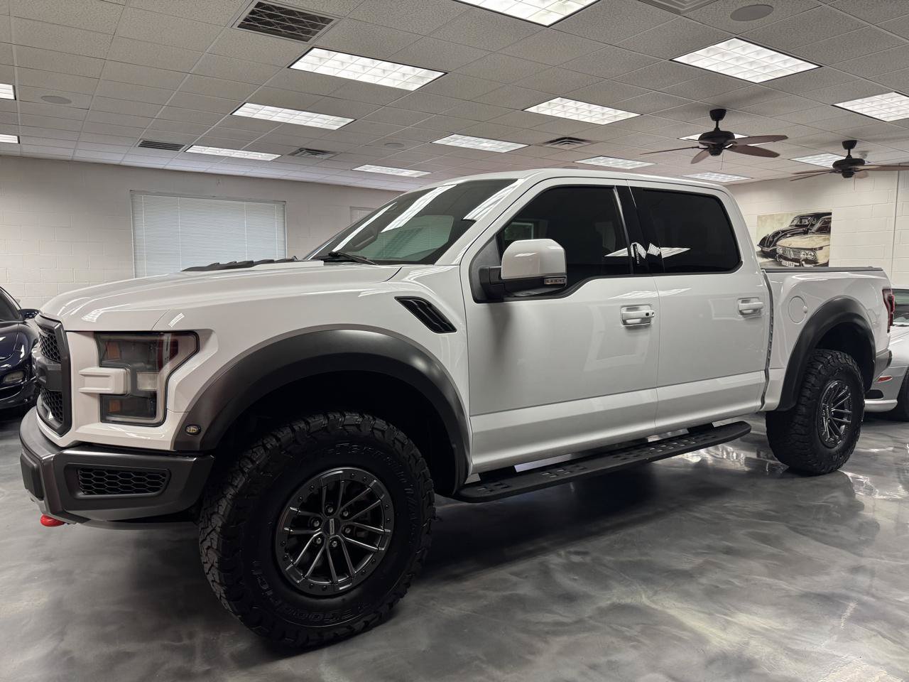 Used 2017 Ford F150 Raptor w/ Equipment Group 802A Luxury AWD/4WD image 16