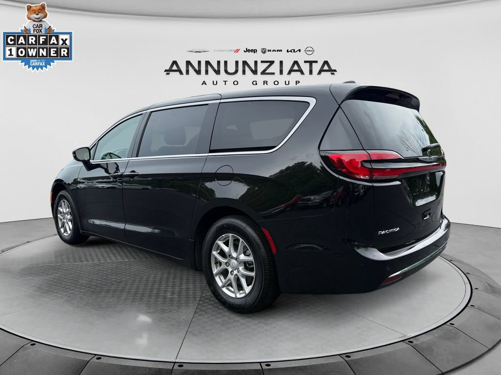 Used 2025 Chrysler Pacifica Select FWD image 3