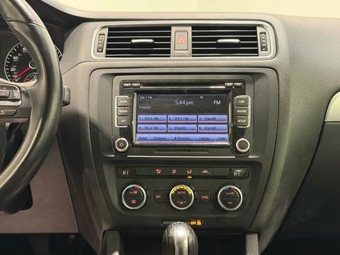 Used 2013 Volkswagen Jetta SE image 19