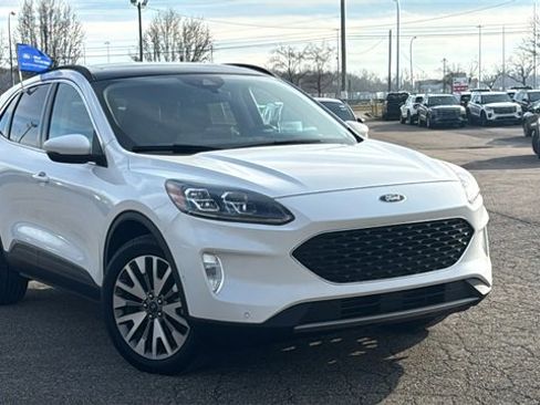 Certified 2020 Ford Escape Titanium w/ Titanium Premium Package 2.0 image 2