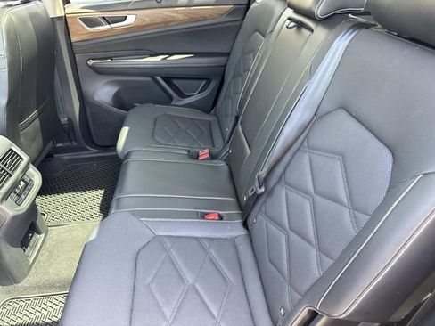 Certified 2024 Volkswagen Atlas SE w/ Panoramic Sunroof Package FWD image 25