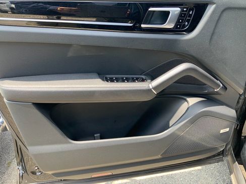 Used 2019 Porsche Cayenne AWD/4WD image 18